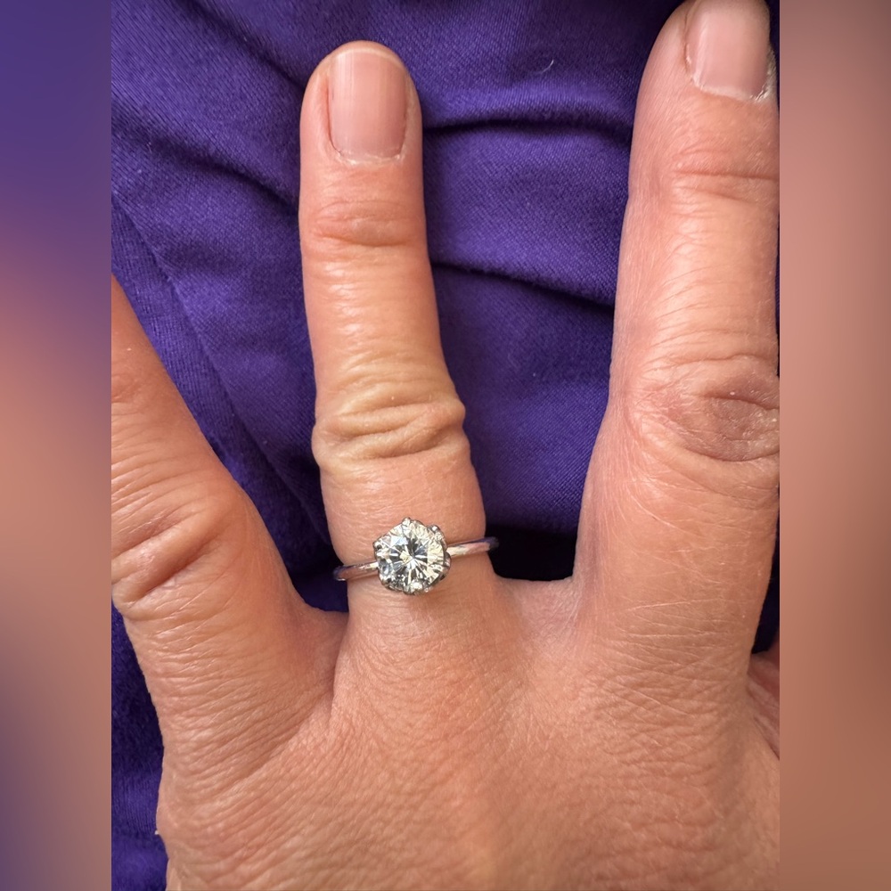 Gia certified 1.07 ct diamond on 14k solid gold size 6
ring F-G color I1 clarity